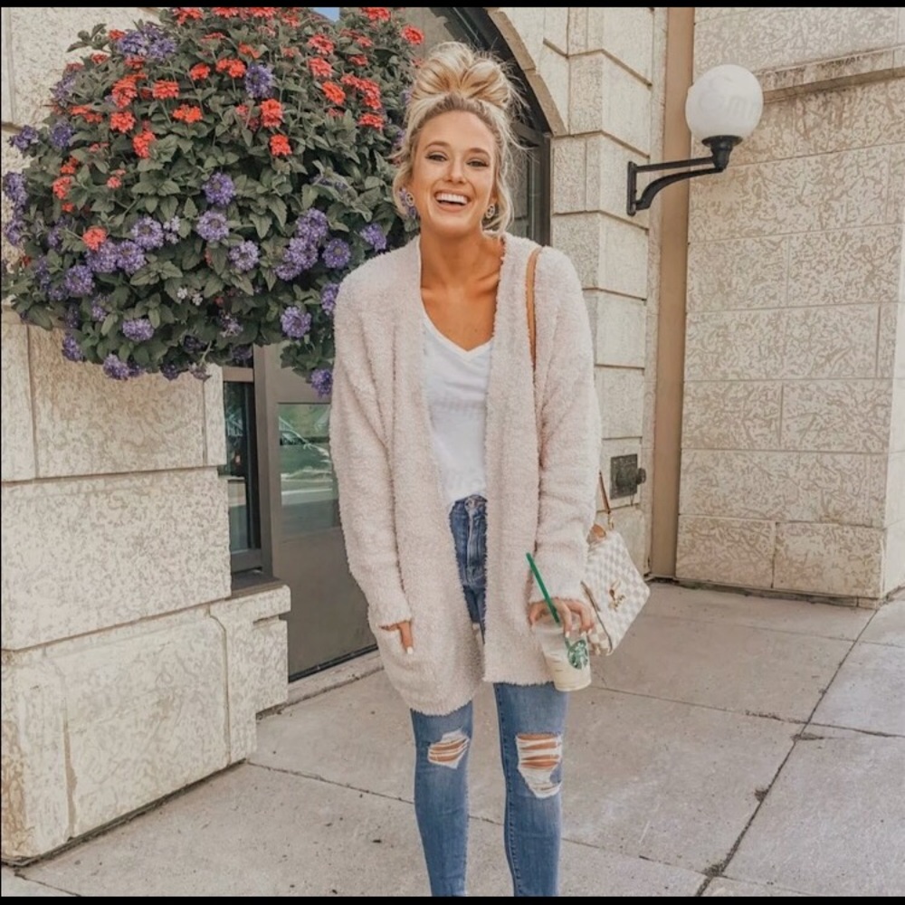 White fuzzy women’s cardigan